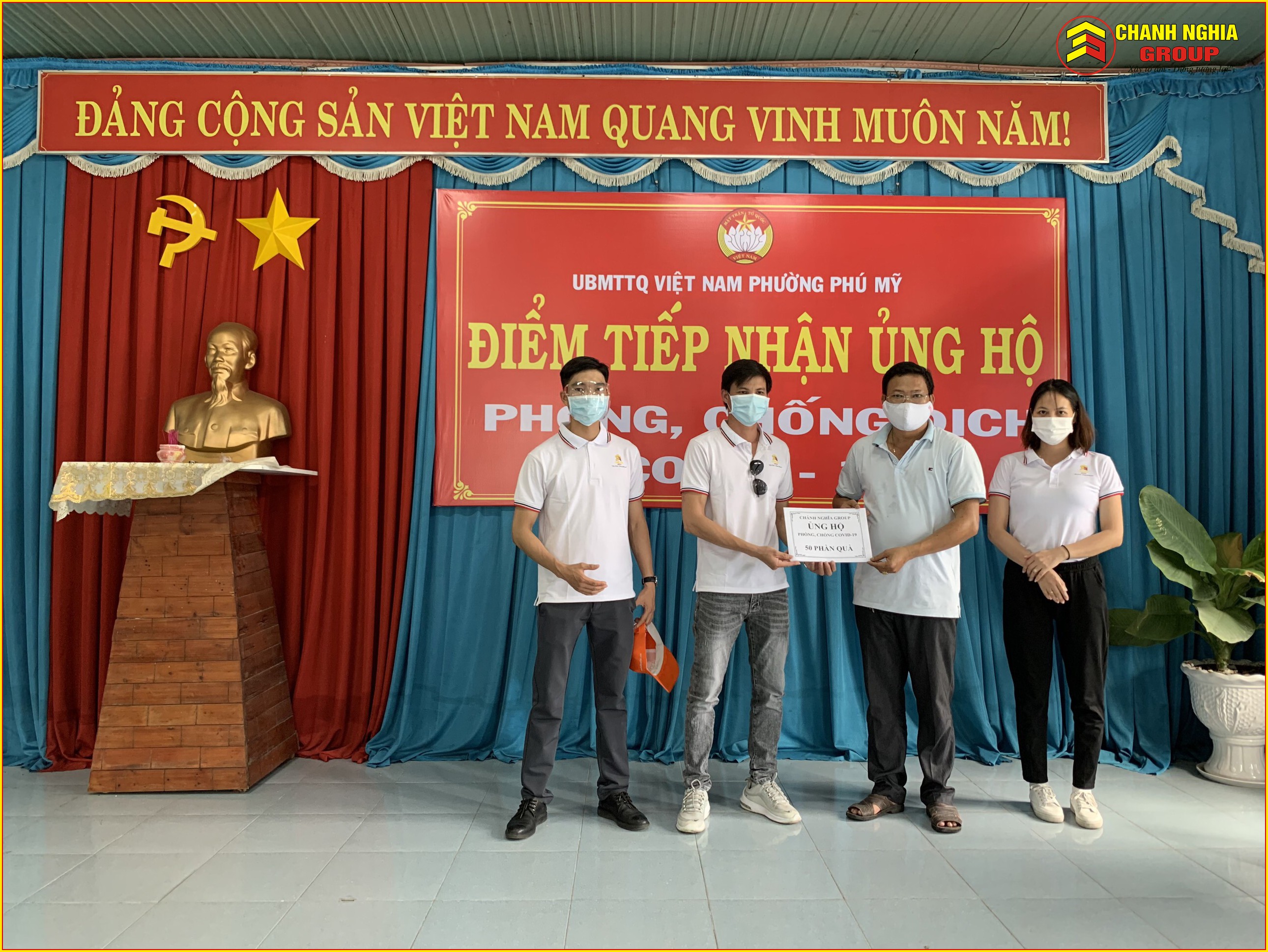 Chánh Nghĩa group tặng bà con nhu yếu phẩm thiết yếu tại phường Phú Mỹ